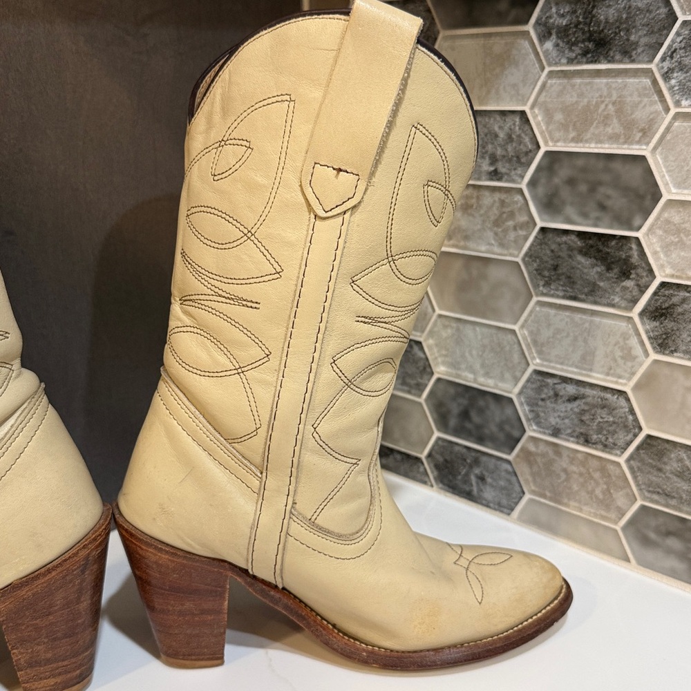 Frye Boots Women’s Cream Leather Mid Calf Western Boho Vintage Boots Sz 5 1/2 - Picture 9 of 13